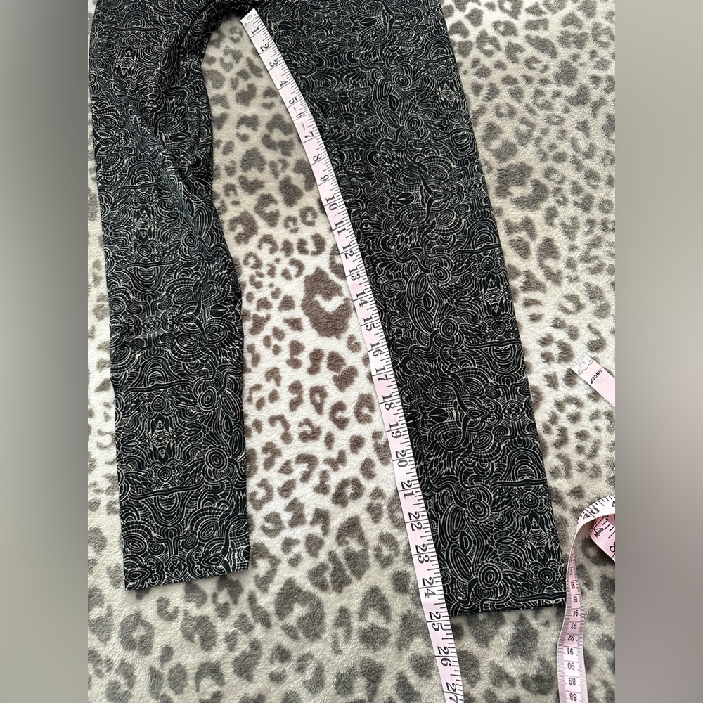LuLaRoe Doodle Print Leggings in Black Tan One Size 2-10 - Picture 14 of 16